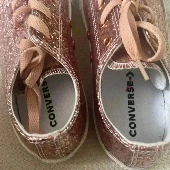 Girl's Converse Chuck Taylor Size 4 like new - Picture 7 of 9